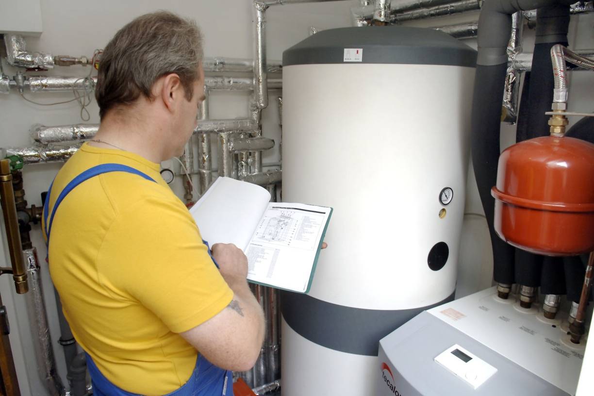  Je genauer die Heizungs- und Warmwassertechnik in der Bau- und Leistungsbeschreibung definiert ist, desto eher kann sich der Bauherr auf niedrige Heizkosten verlassen. 