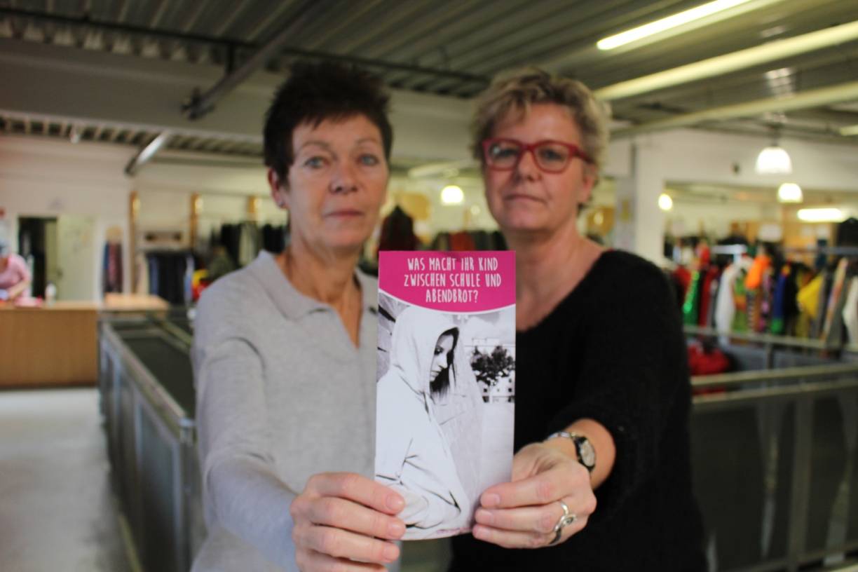  Die Gleichstellungsbeauftragte der Stadt Erkrath, Annegret Pollmann und Andrea Bleichert vom SKFM Erkrath e.V. (v.li.) möchten gemeinsam über die Loverboy-Methode aufklären. 