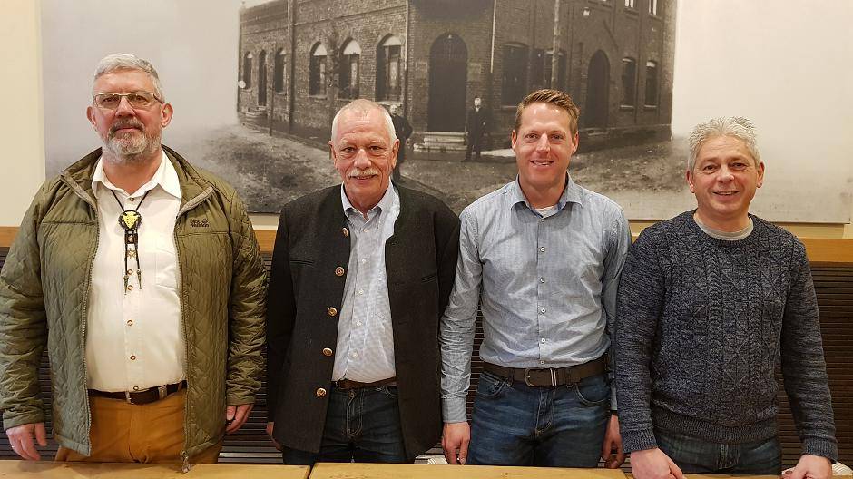  (v. l. n. r.) Erster Schatzmeister Manfred Neumann, erster Vorsitzender Elmo Keller,...