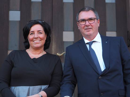  Seit Anfang Februar ist Silke Kirchmann Leiterin des Franziskushospiz. Einen Monat lang stand Robert Bosch ihr noch zur Seite, um seine Aufgaben zu übergeben. In einem gemeinsamen Gottesdienst in der Franziskuskirche wurde Kirchmann nun offiziell von den Franziskusfamilie begrüßt, während Robert Bosch verabschiedet wurde. 