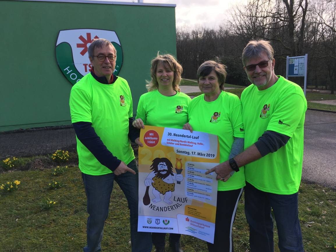 Das Organisations-Team rund um den Neandertallauf: (v.li.) Klaus Bauer (1. Vorsitzender des Lauftreffs Alt-Erkrath), Ursula Fritz (Leitung des Neandertallaufes beim TSV Hochdahl), Ursula Mayer (2. Vorsitzende beim TuS Erkrath) und Jürgen Bröker (Pressewart beim TSV Hochdahl) freuen sich auf den 30. Neandertallauf und hoffen natürlich auf gutes Wetter für die Teilnehmer. 