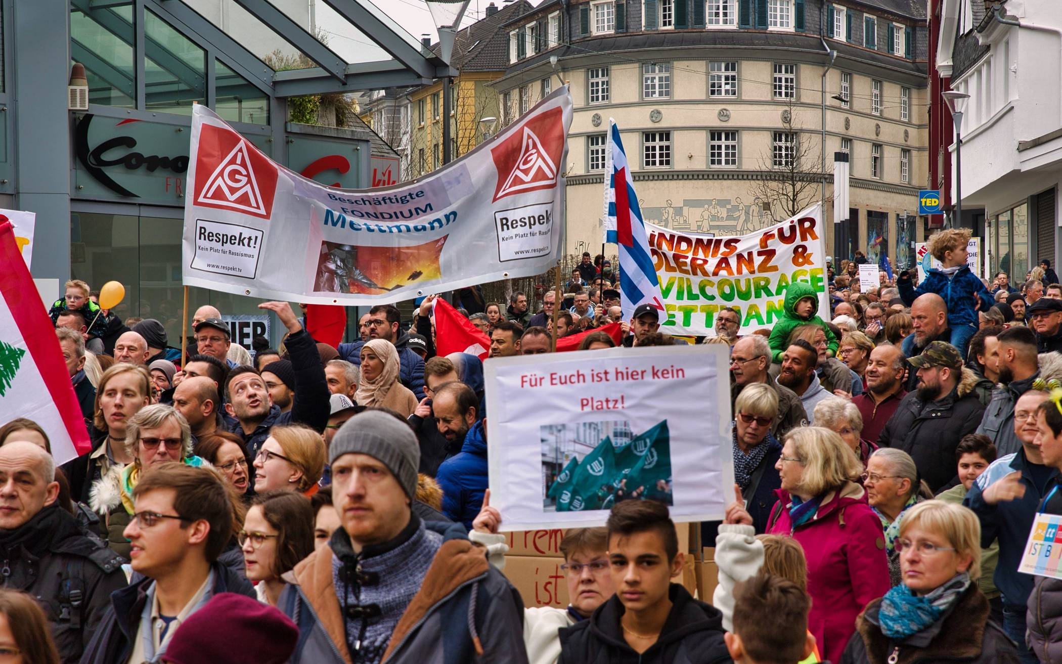 Riesige Gegendemonstration