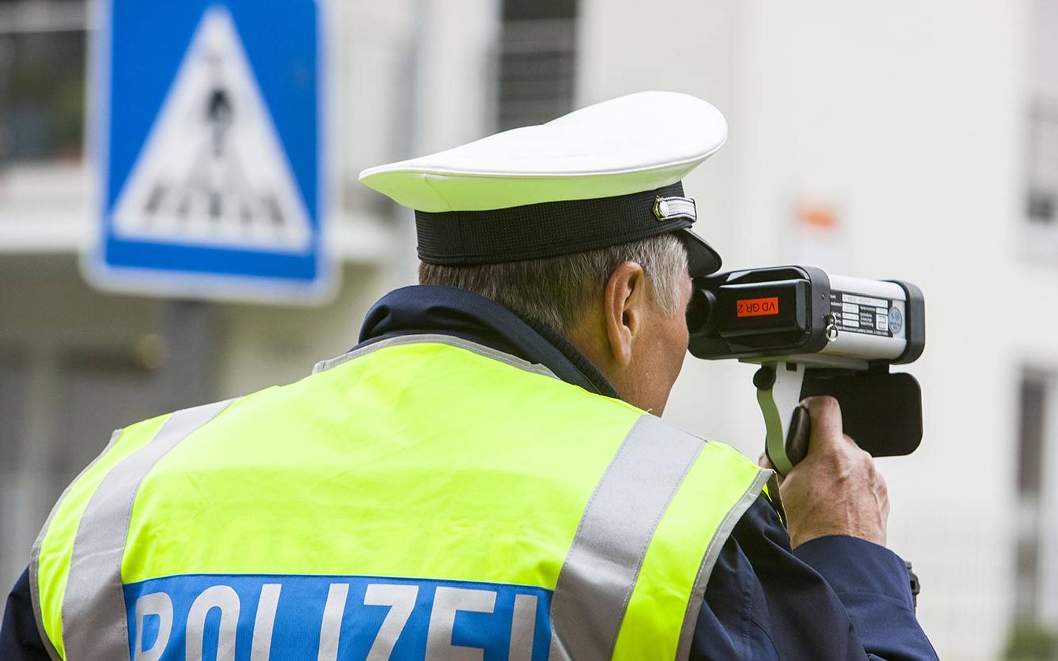 Symbolbild: Geschwindigkeitsmessungen mit dem LASER-Messgerät.