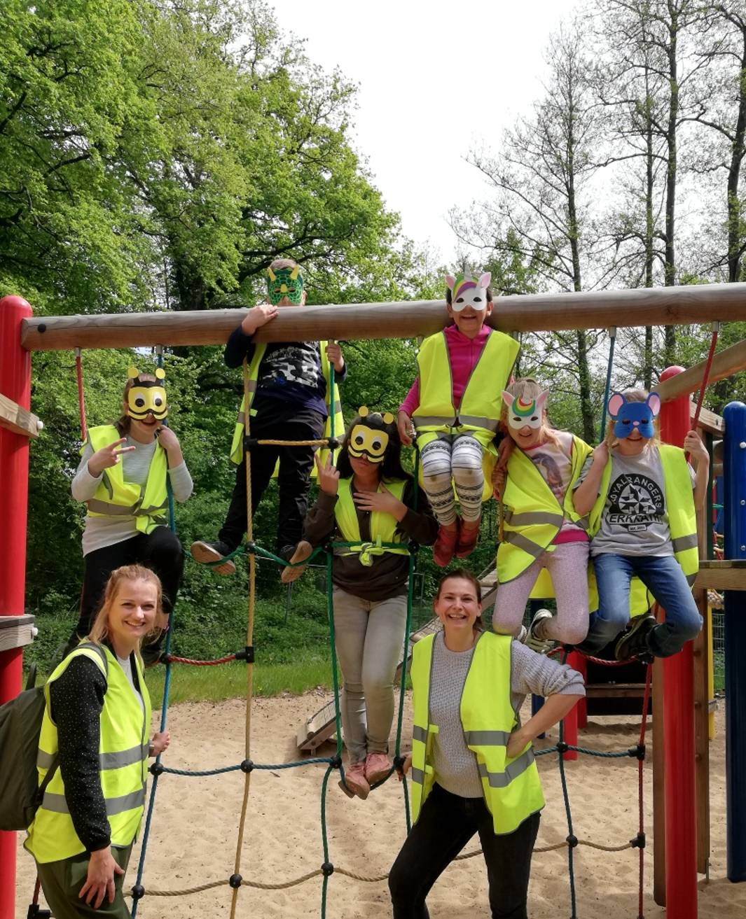  Auch einige Kinder aus dem Jugendtreff Mosaik entdeckten zusammen mit Quatiersmanagerin Saksia Goebel und Julia Zinn von der Stadtverwaltung den Stadtteil Sandheide. 