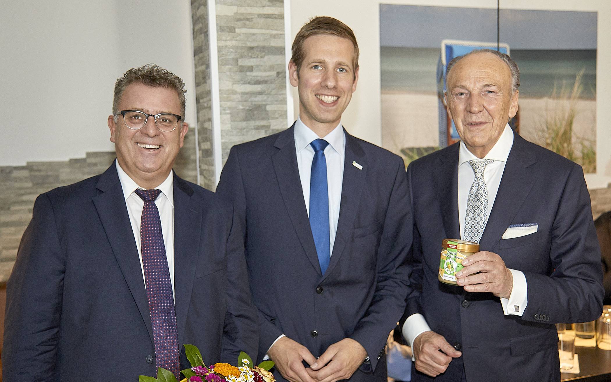 Bürgermeister Christoph Schultz gratuliert zur Gründung. (v.r.n.l.) Rolf A. Königs...
