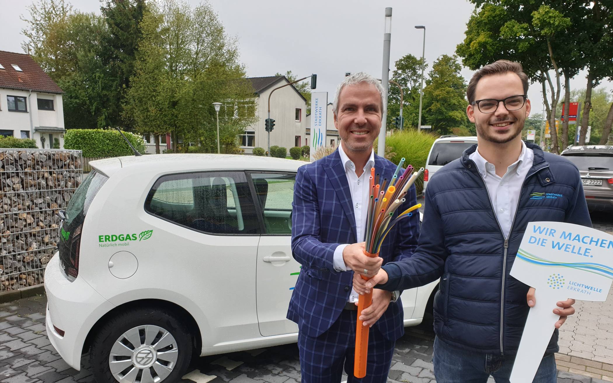  Michael Küpping (li., Leiter Vertrieb) und Daniel Schaber (Lichtwelle-Berater) freuen sich auf den Ausbau das Glasfasernetzes in Erkrath. 