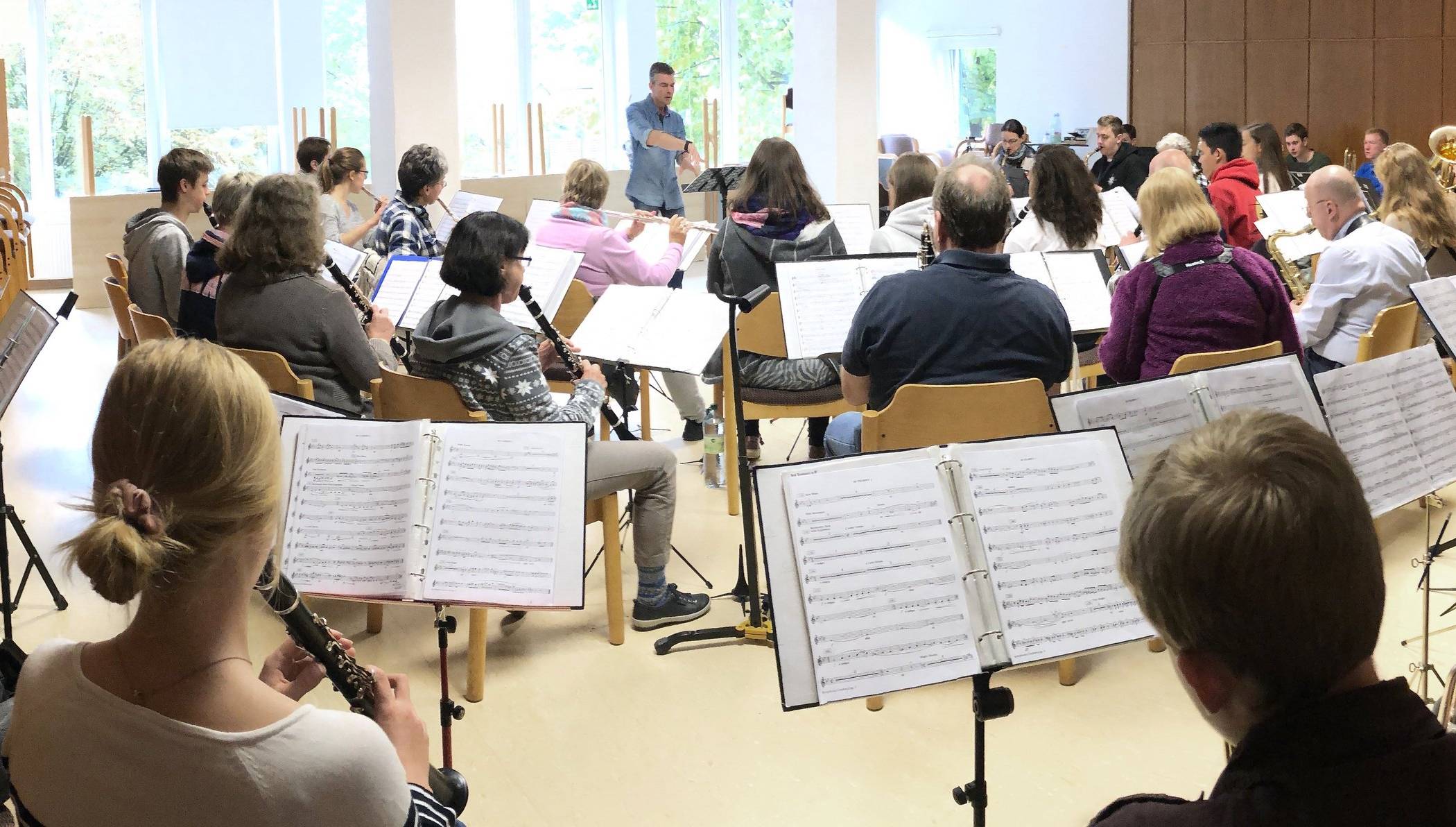  Auf der Orchesterfahrt probte die Jugendmusikschule Erkrath ihr Repertoire für das Jubiläumskonzert in der Stadthalle. 