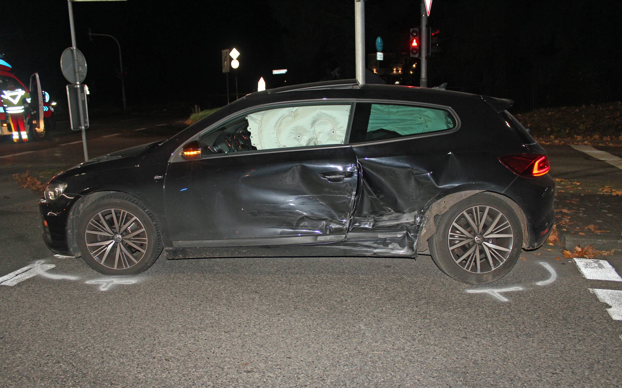 Leicht Verletzte und hoher Sachschaden bei Verkehrsunfall: Beim Abbiegen übersehen