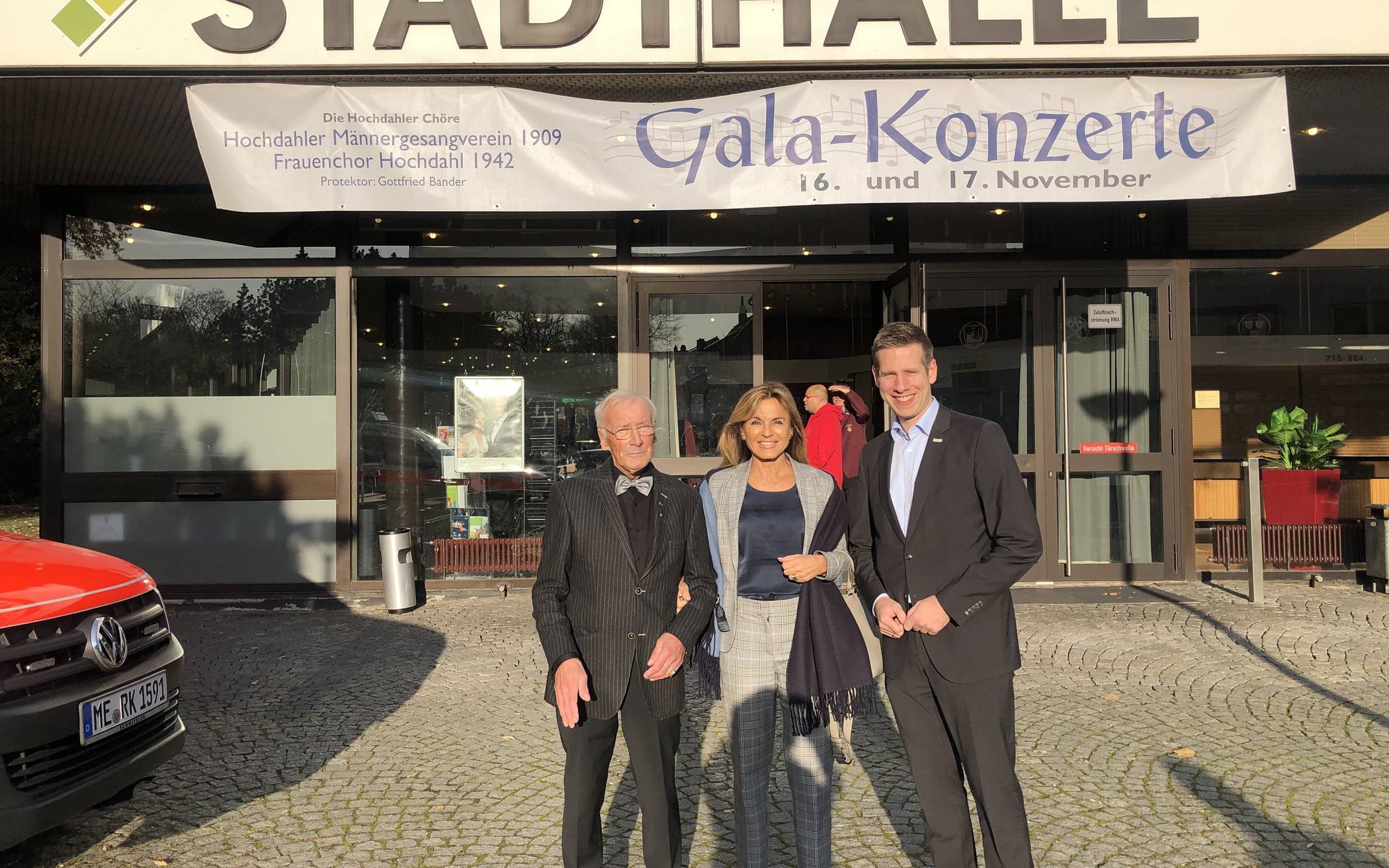  Detmar von Foerster, Michaela Noll MdB, Bürgermeister Christoph Schultz (v.li.) beim Galakonzert der Hochdahler Chöre. 