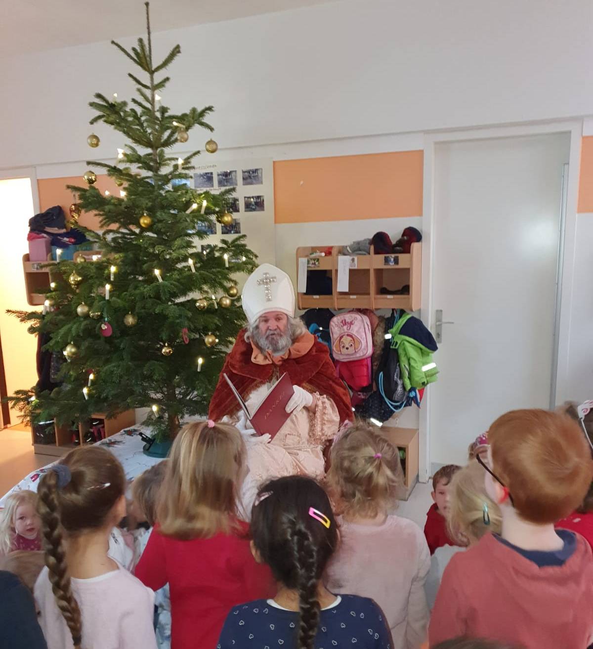 Eine tolle Überraschung: Der Nikolaus zu Gast in der Kita