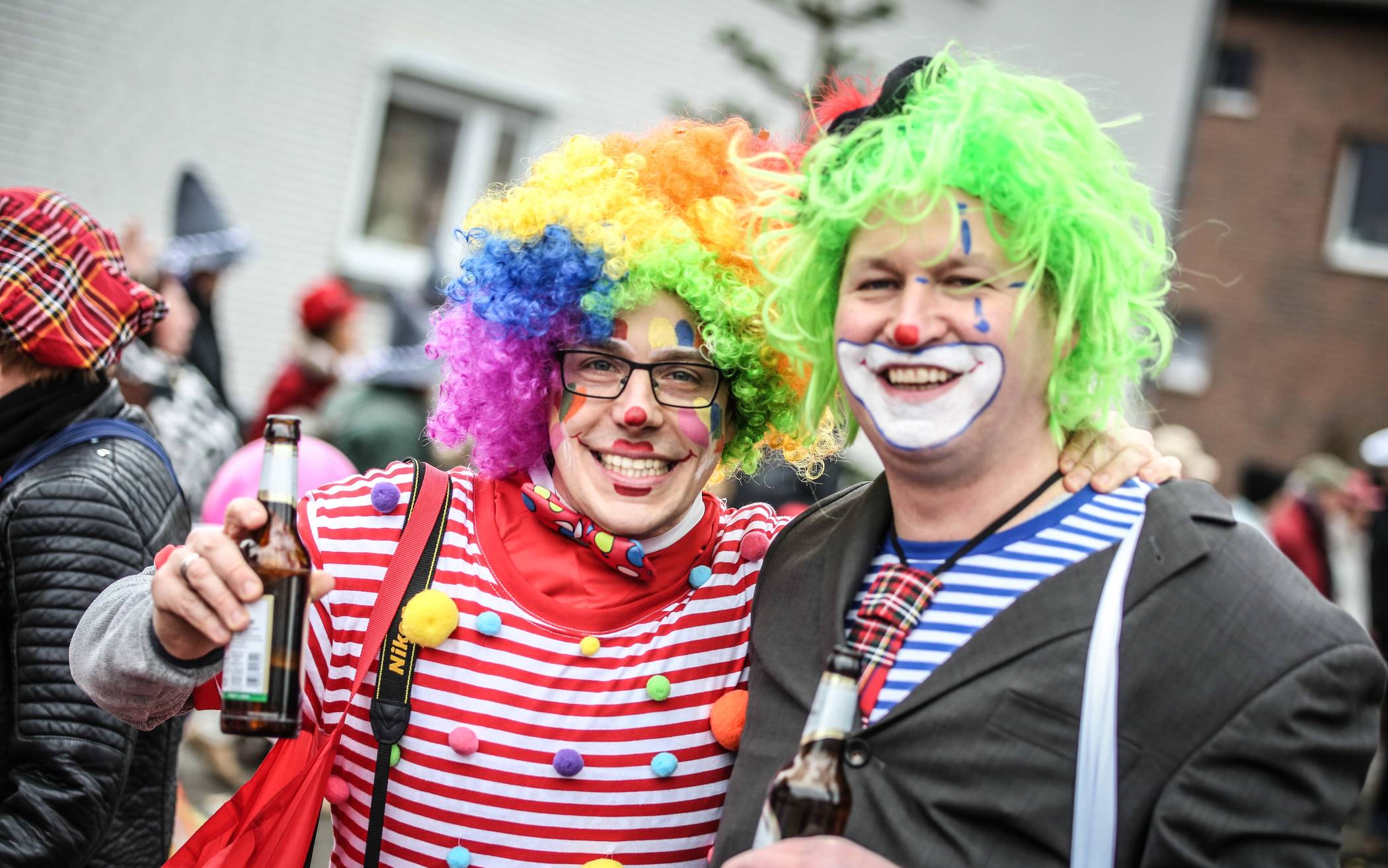 Karnevalsumzug in Alt-Erkrath: Jetzt geht die Post ab