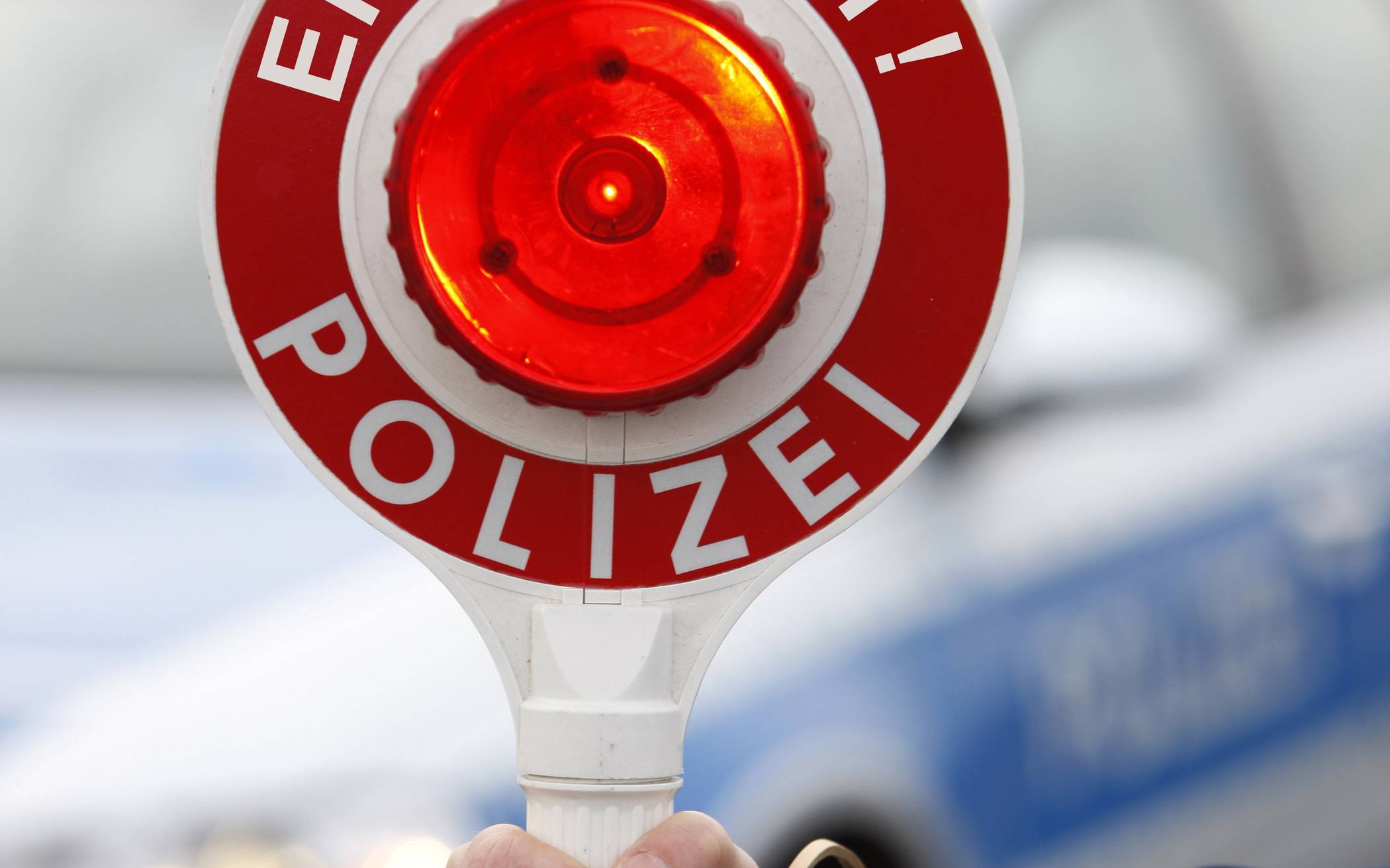 Polizei sucht Zeugen: Papiercontainerbrand an der Eisenstraße