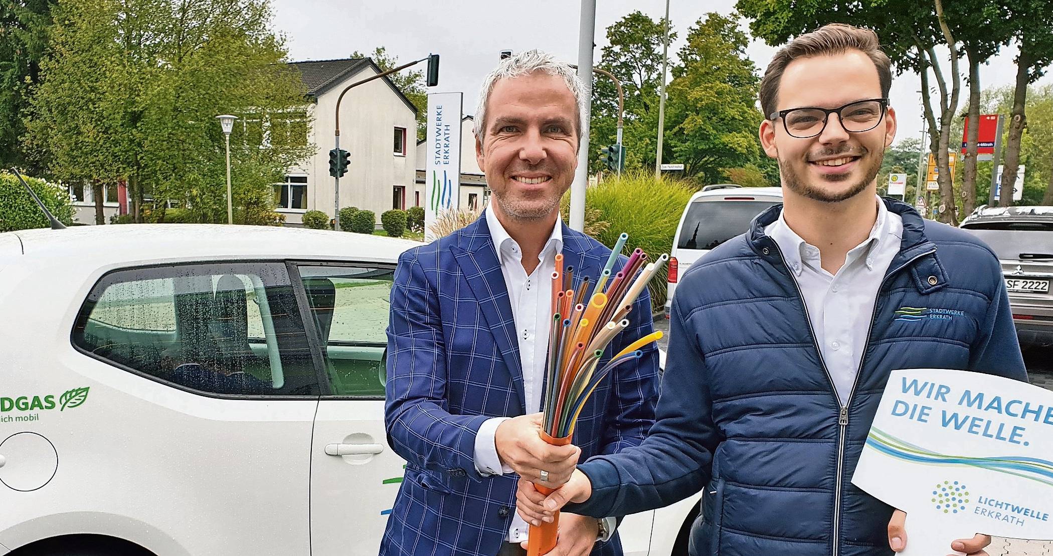  Michael Küpping (li., Leiter Vertrieb) und Daniel Schaber (Lichtwelle-Berater) freuen sich auf den Ausbau das Glasfasernetzes in Erkrath. 