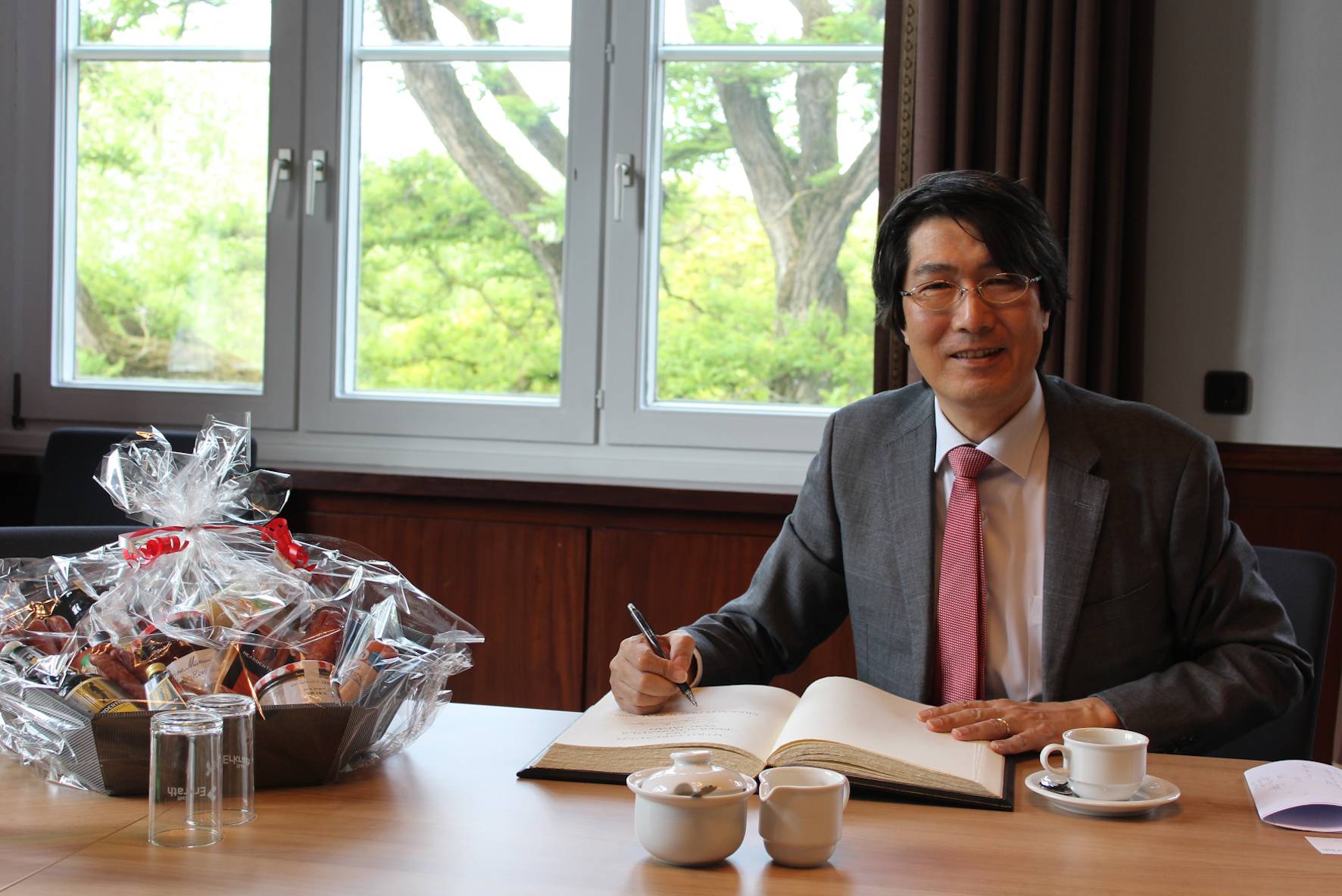 Japanischer Generalkonsul zu Gast im Rathaus