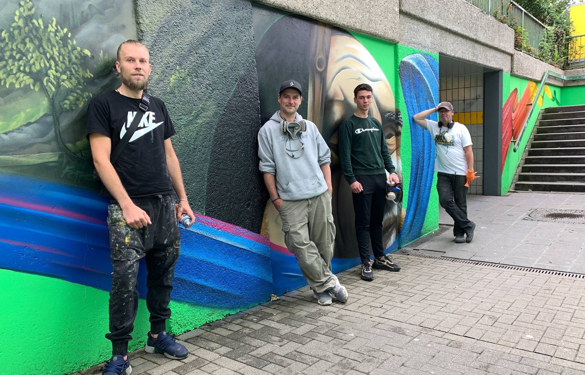  Die Künstler am Ort des kreativen Geschehens: David aka Amun, Marc, Ian und Neanderart-Group-Sprecher Ralf Buchholz (v.li.). 
