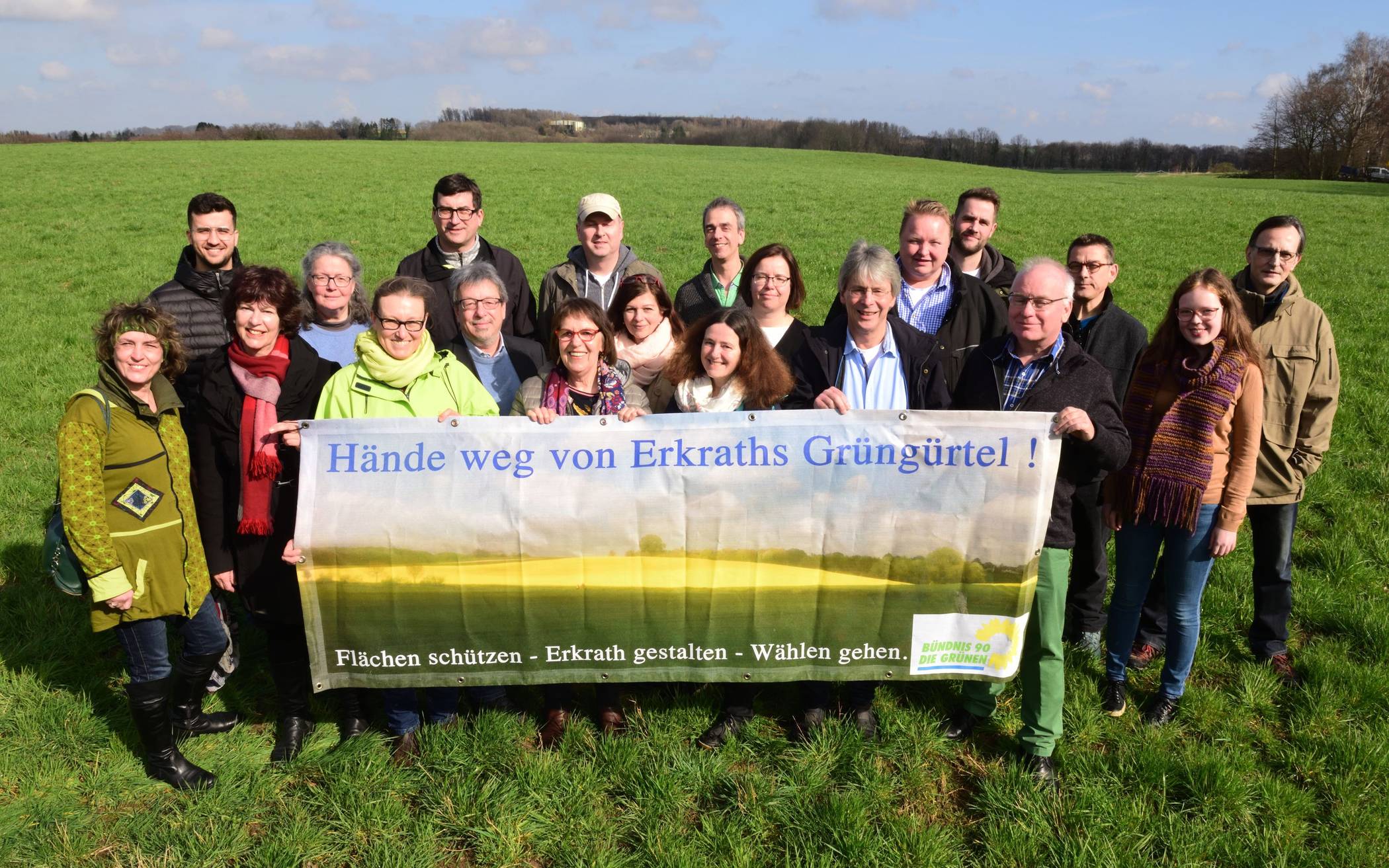  Die Ratskandidaten der Grünen in Erkrath zur Kommunalwahl 2020. Das Foto wurde vor Ausbruch der Corona-Krise auf der Neanderhöhe aufgenommen.  