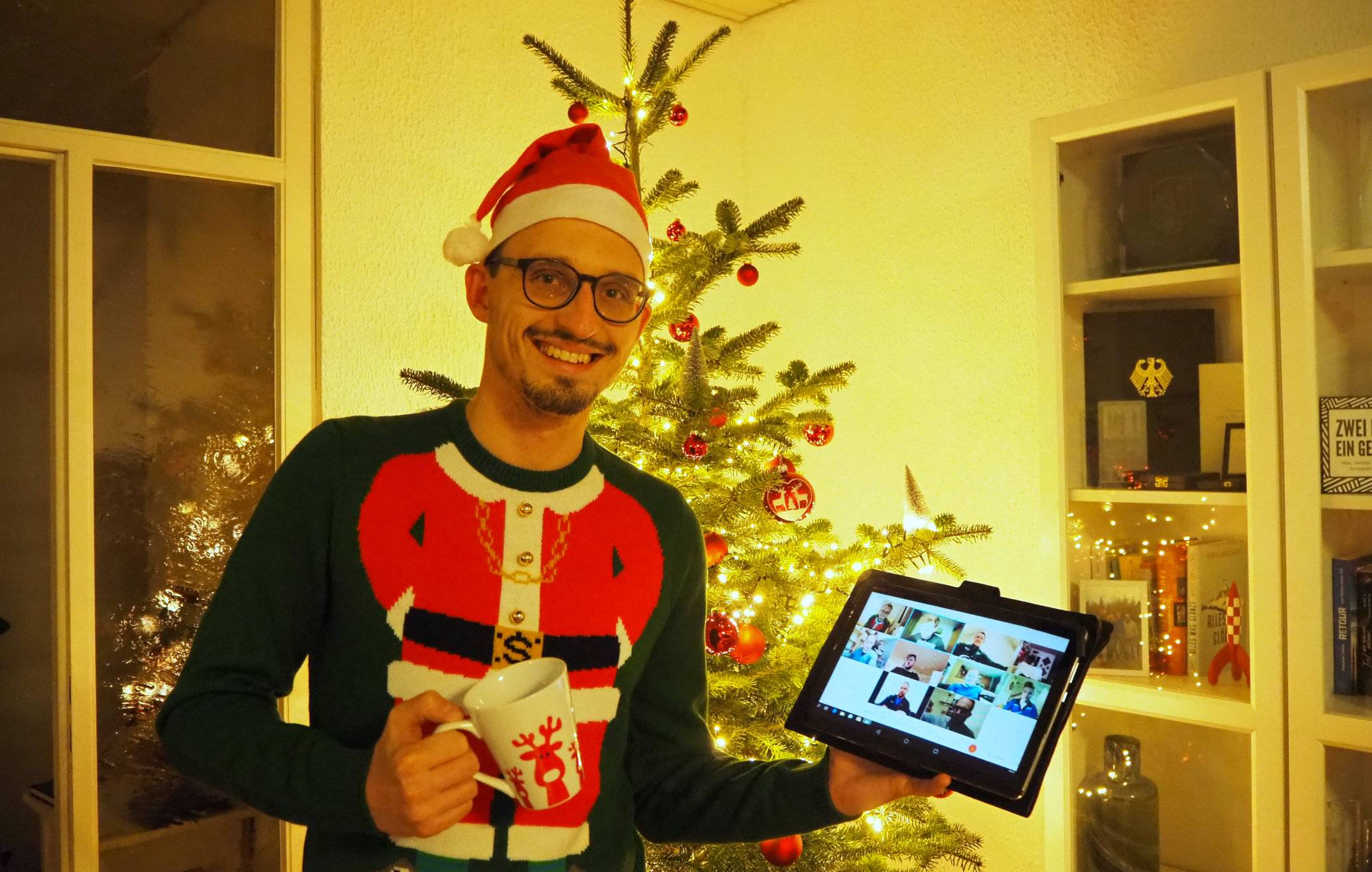  Projektleiter Thomas Laxa versammelte seine Spieler zu einer digitalen Weihnachtsfeier  in den heimischen vier Wänden 